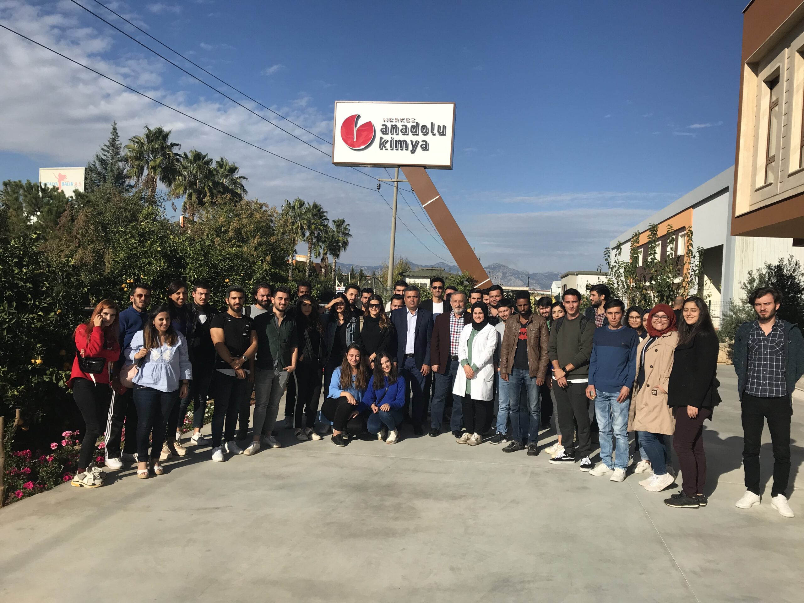 BAHÇE BİTKİLERİ ÖĞRENCİLERİYLE GÜBRE ÜRETİMİNİ İNCELEDİK